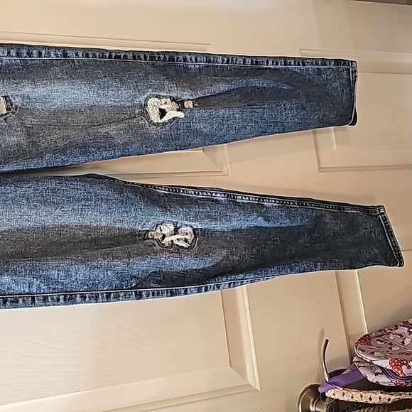 Brand New Abercrombie Kids Jeans 👖 High-rise Mini Mom Jeans 👖 - Picture 4 of 7